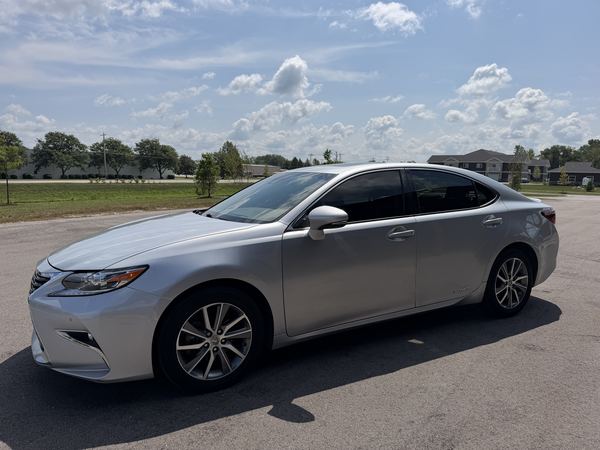 2016 Lexus ES300h, sold