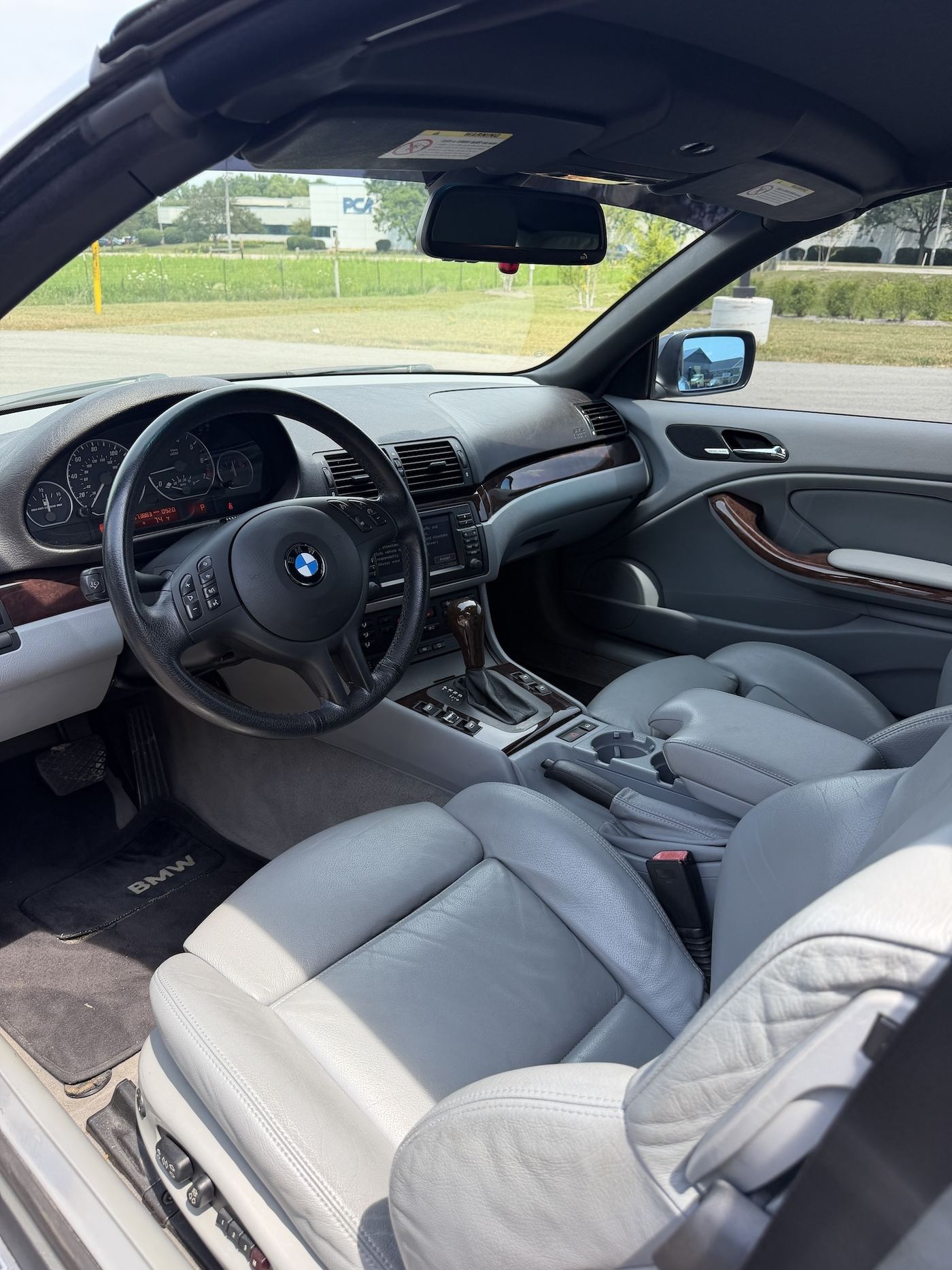2006 BMW 330Ci, photograph 10 of 12