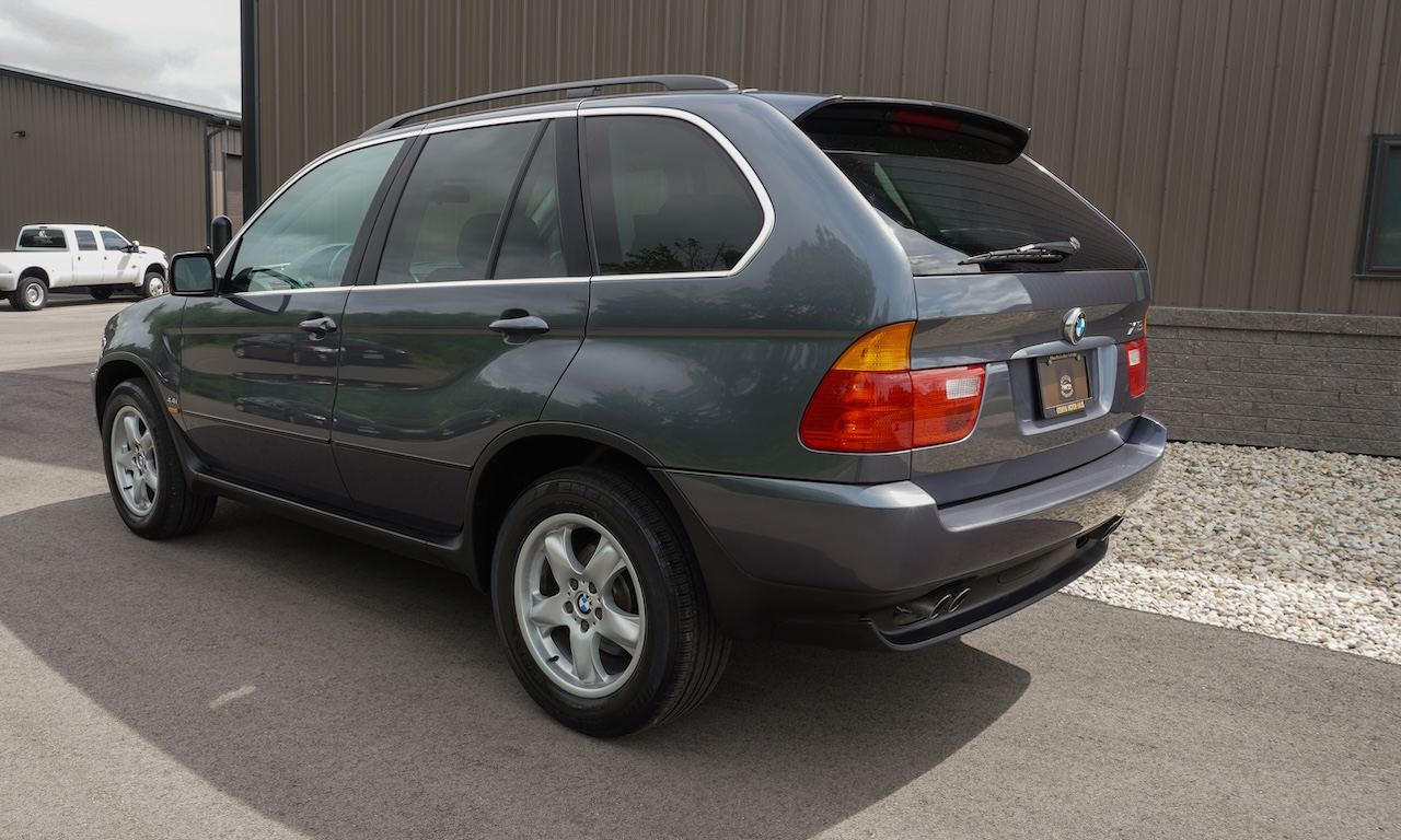 2003 BMW X5 4.4i, photograph 2 of 12