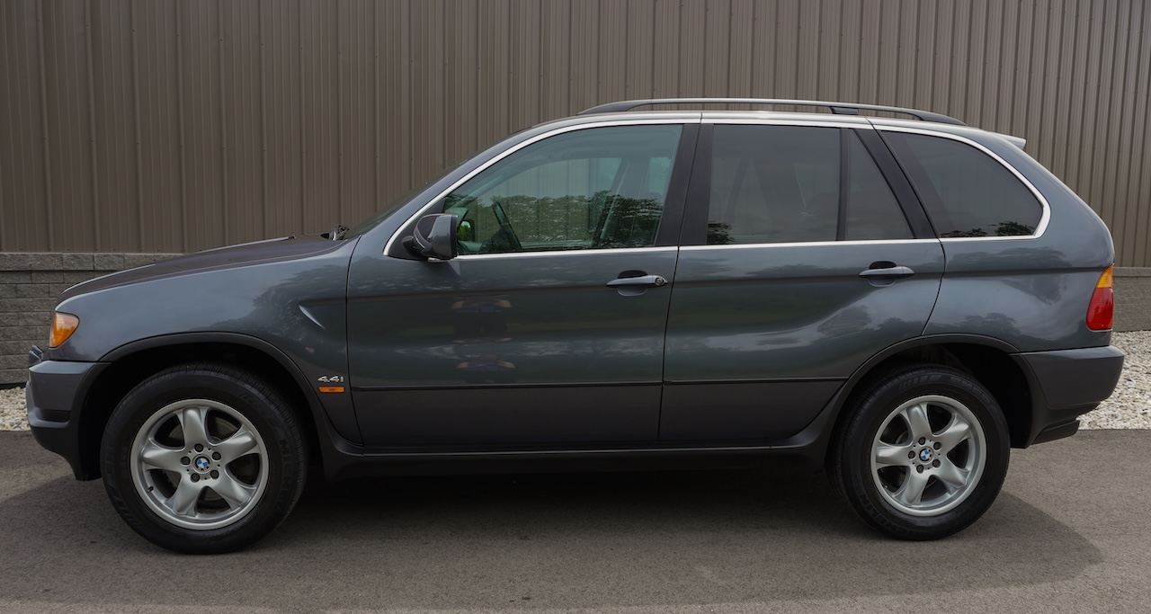 2003 BMW X5 4.4i, photograph 3 of 12