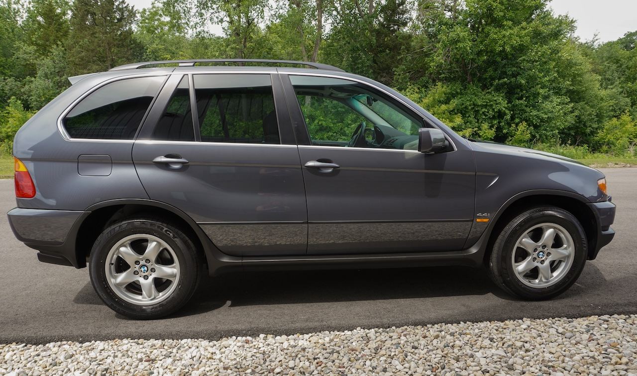 2003 BMW X5 4.4i, photograph 4 of 12