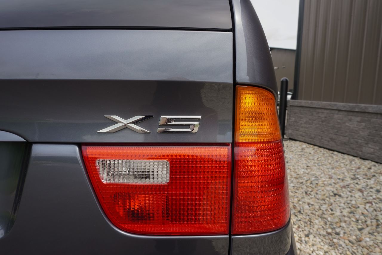 2003 BMW X5 4.4i, photograph 7 of 12