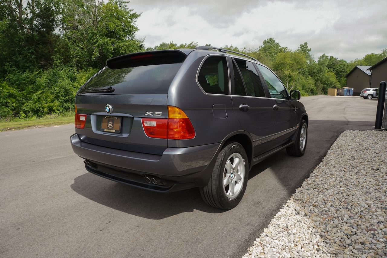 2003 BMW X5 4.4i, photograph 9 of 12