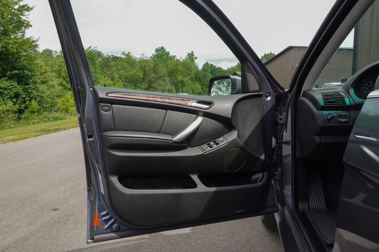 2003 BMW X5 4.4i, photograph 12 of 12