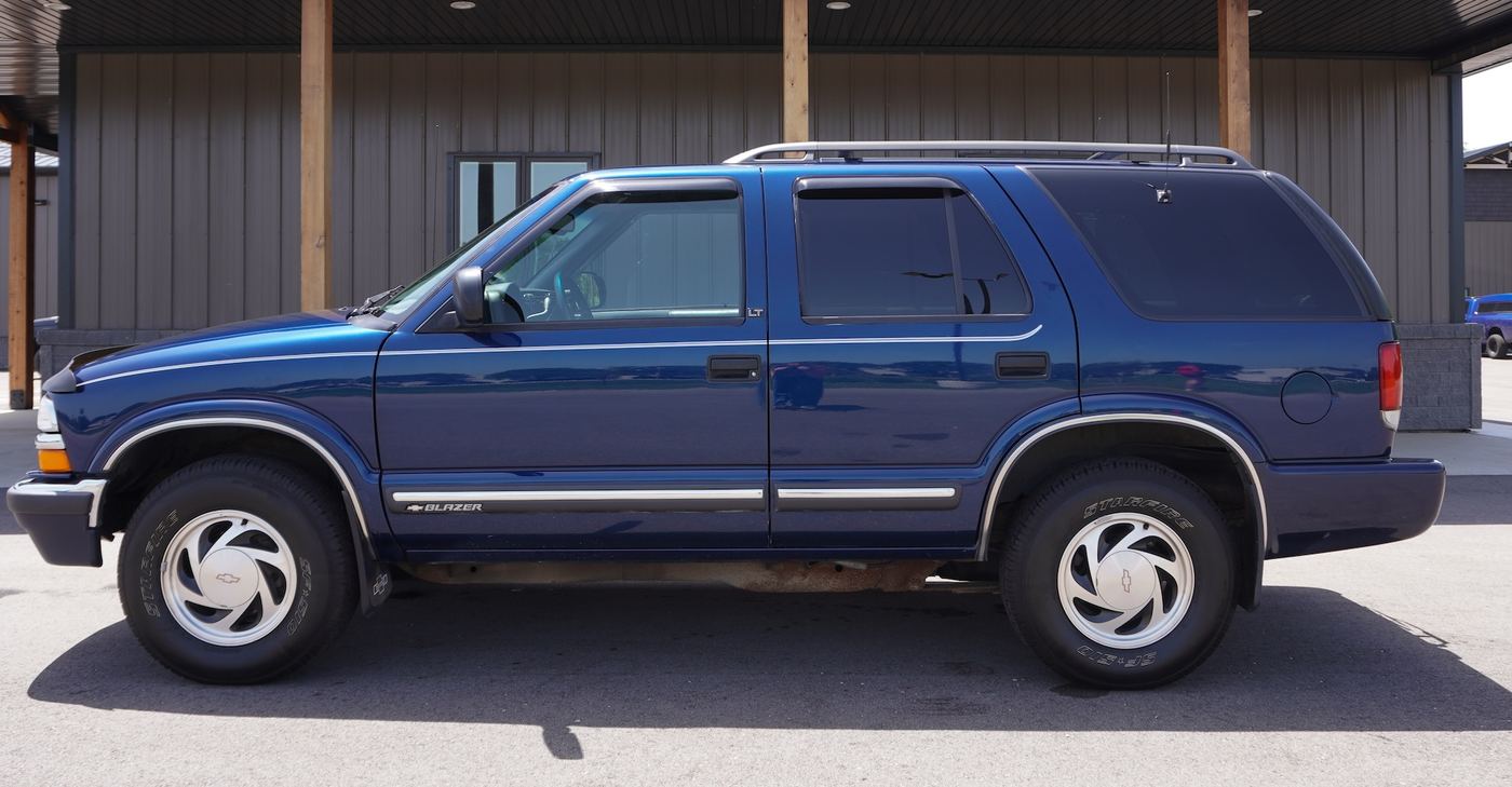 2001 Chevrolet Blazer, photograph 3 of 12