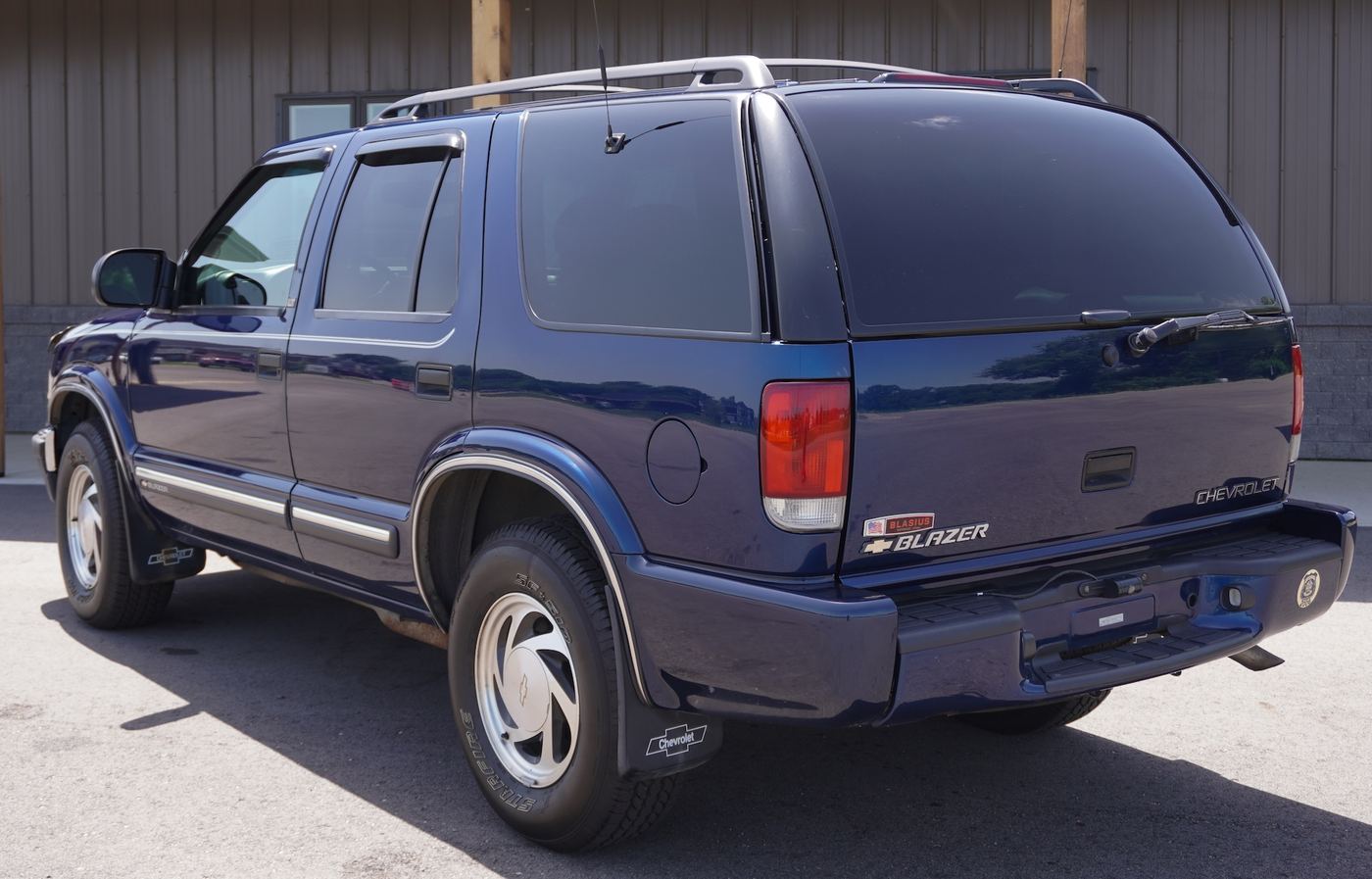 2001 Chevrolet Blazer, photograph 4 of 12