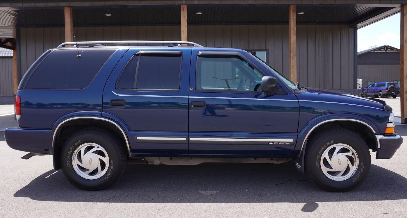 2001 Chevrolet Blazer, photograph 7 of 12