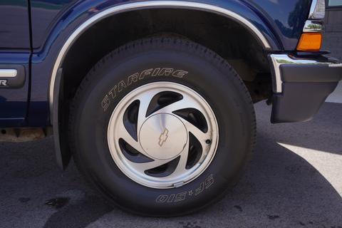 2001 Chevrolet Blazer, photograph 10