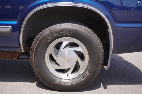 2001 Chevrolet Blazer, photograph 12