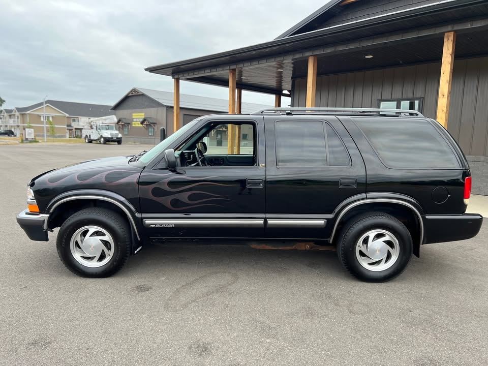 2001 Chevrolet Blazer 2LT, photograph 3 of 12