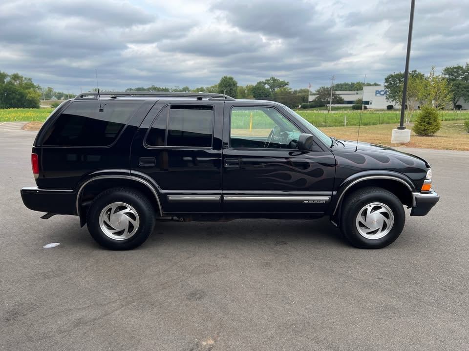 2001 Chevrolet Blazer 2LT, photograph 8 of 12