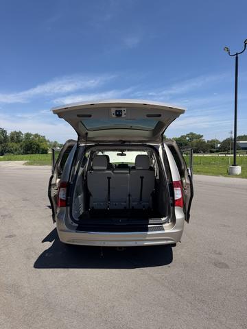 2012 Chrysler Town & Country Touring-L, photograph 2