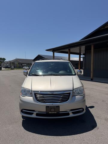 2012 Chrysler Town & Country Touring-L, photograph 9