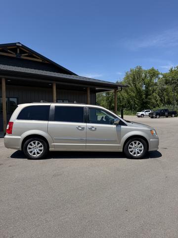 2012 Chrysler Town & Country Touring-L, photograph 12