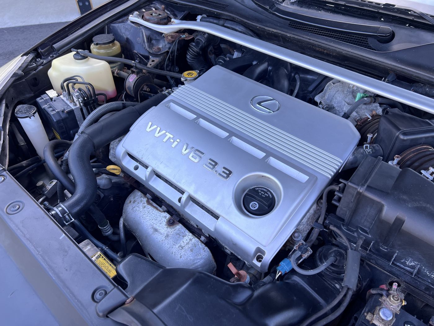 2004 Lexus ES330, photograph 3 of 12