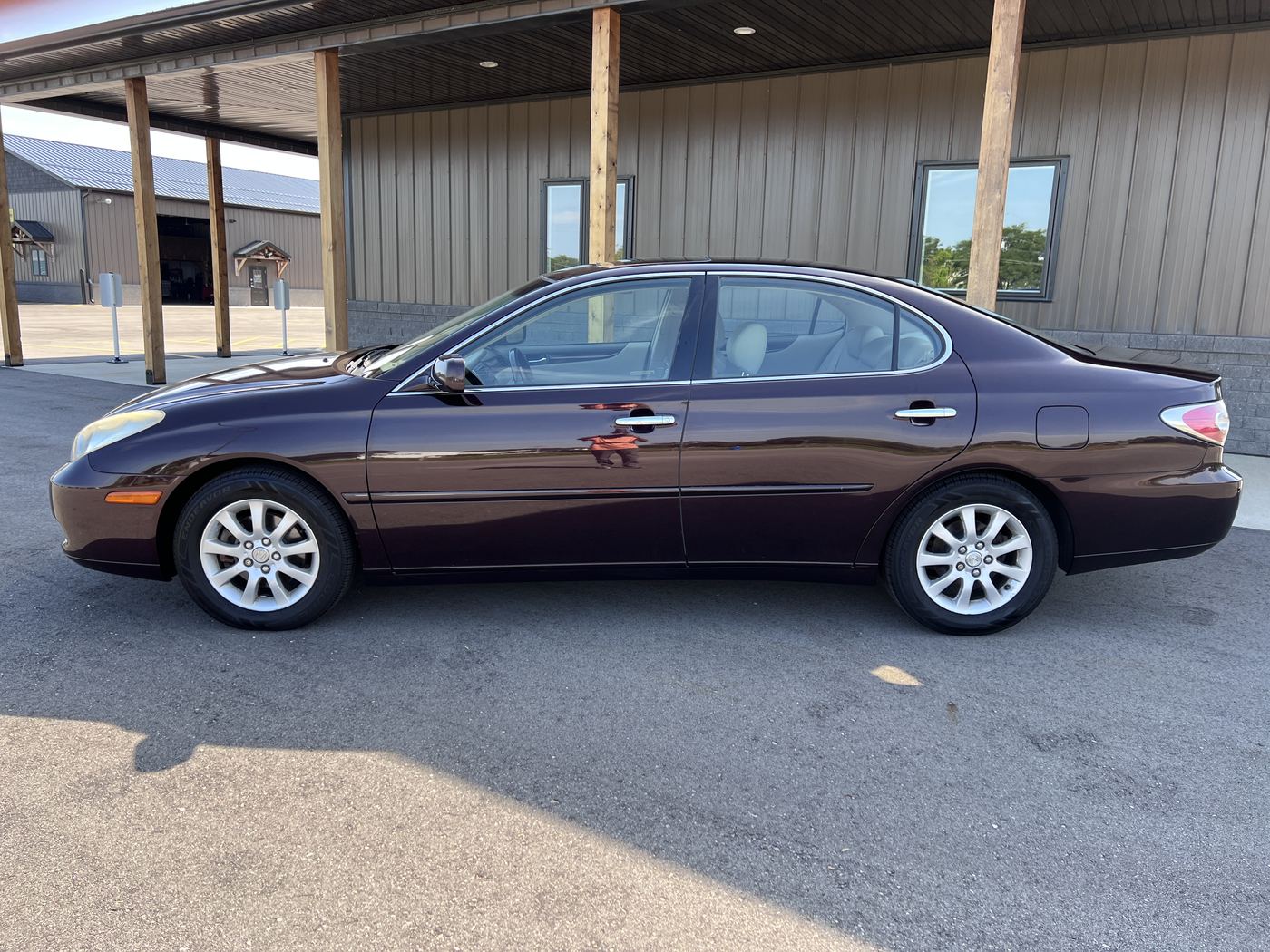 2004 Lexus ES330, photograph 8 of 12