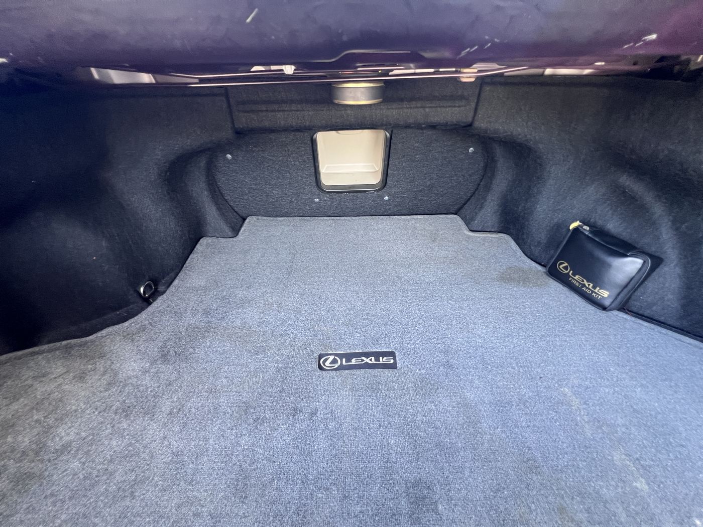 2004 Lexus ES330, photograph 9 of 12