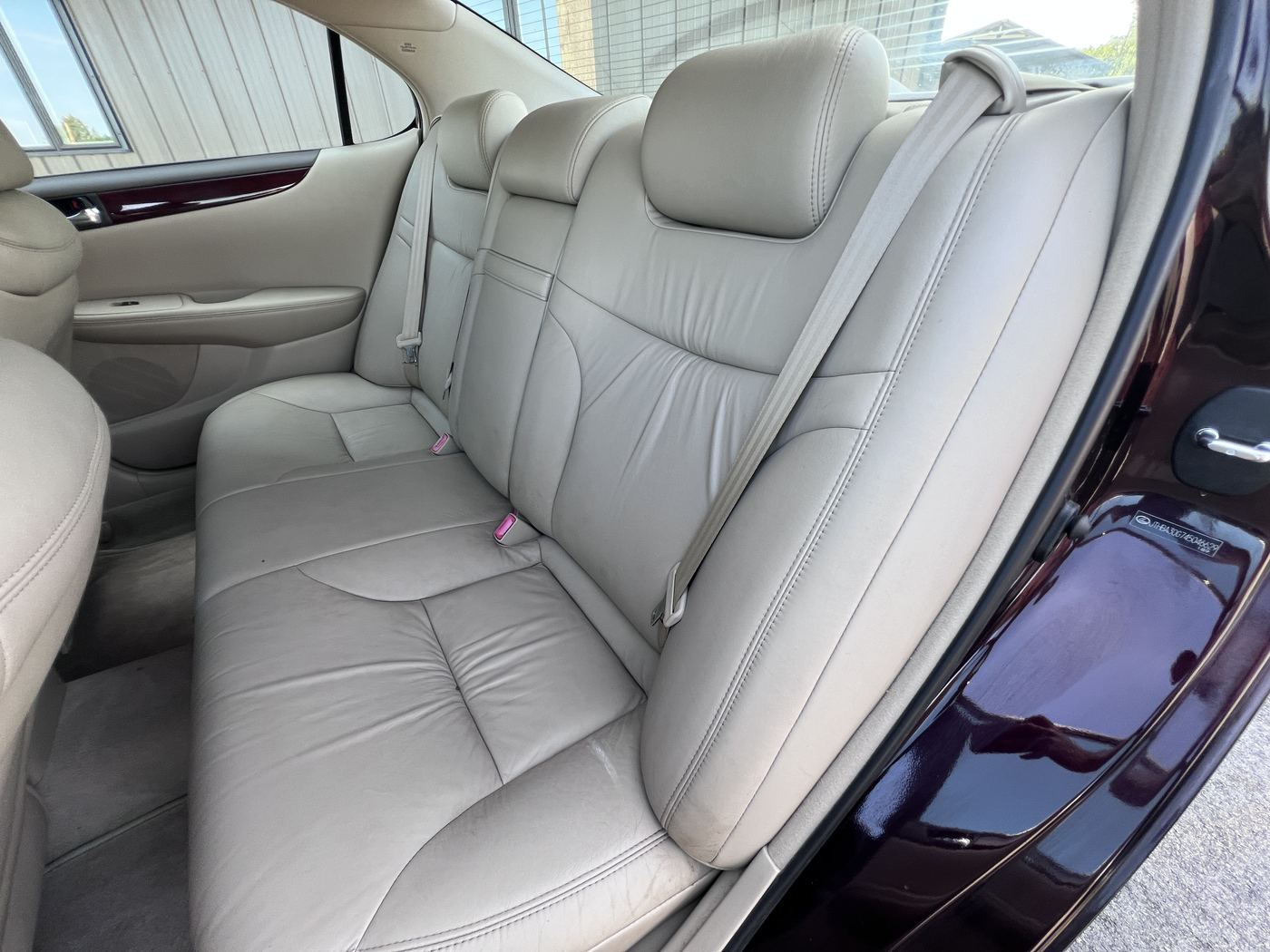 2004 Lexus ES330, photograph 10 of 12