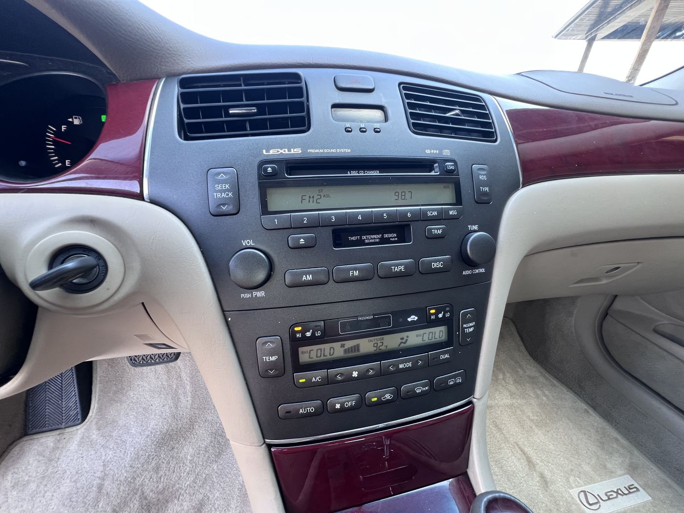 2004 Lexus ES330, photograph 11 of 12