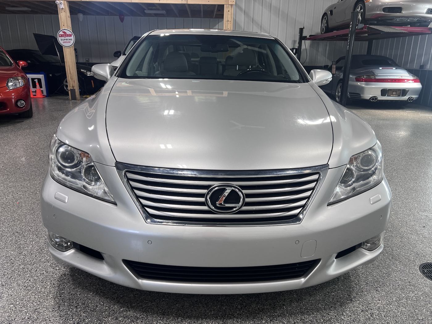 2011 Lexus LS460, photograph 3 of 12