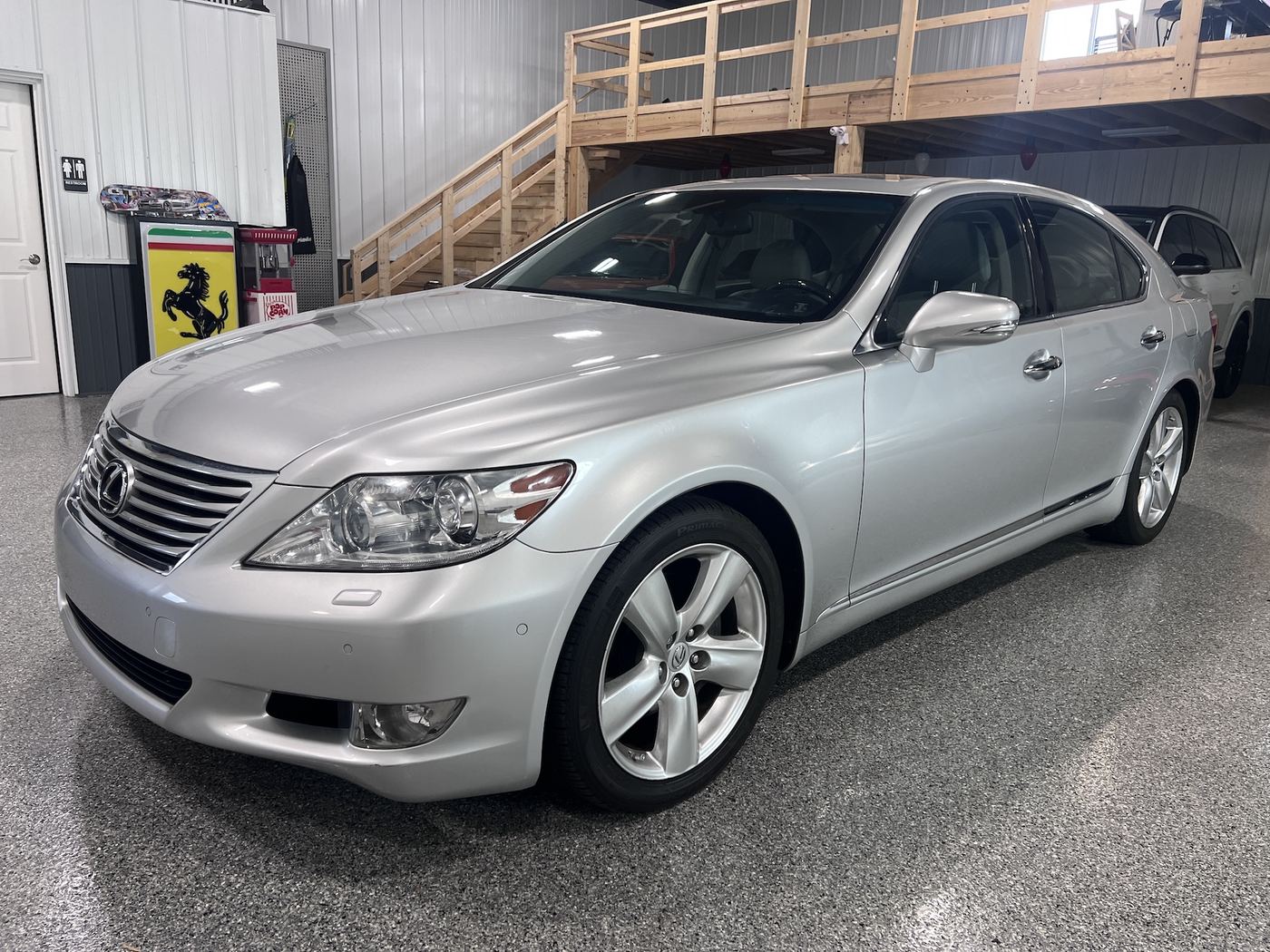 2011 Lexus LS460, photograph 4 of 12
