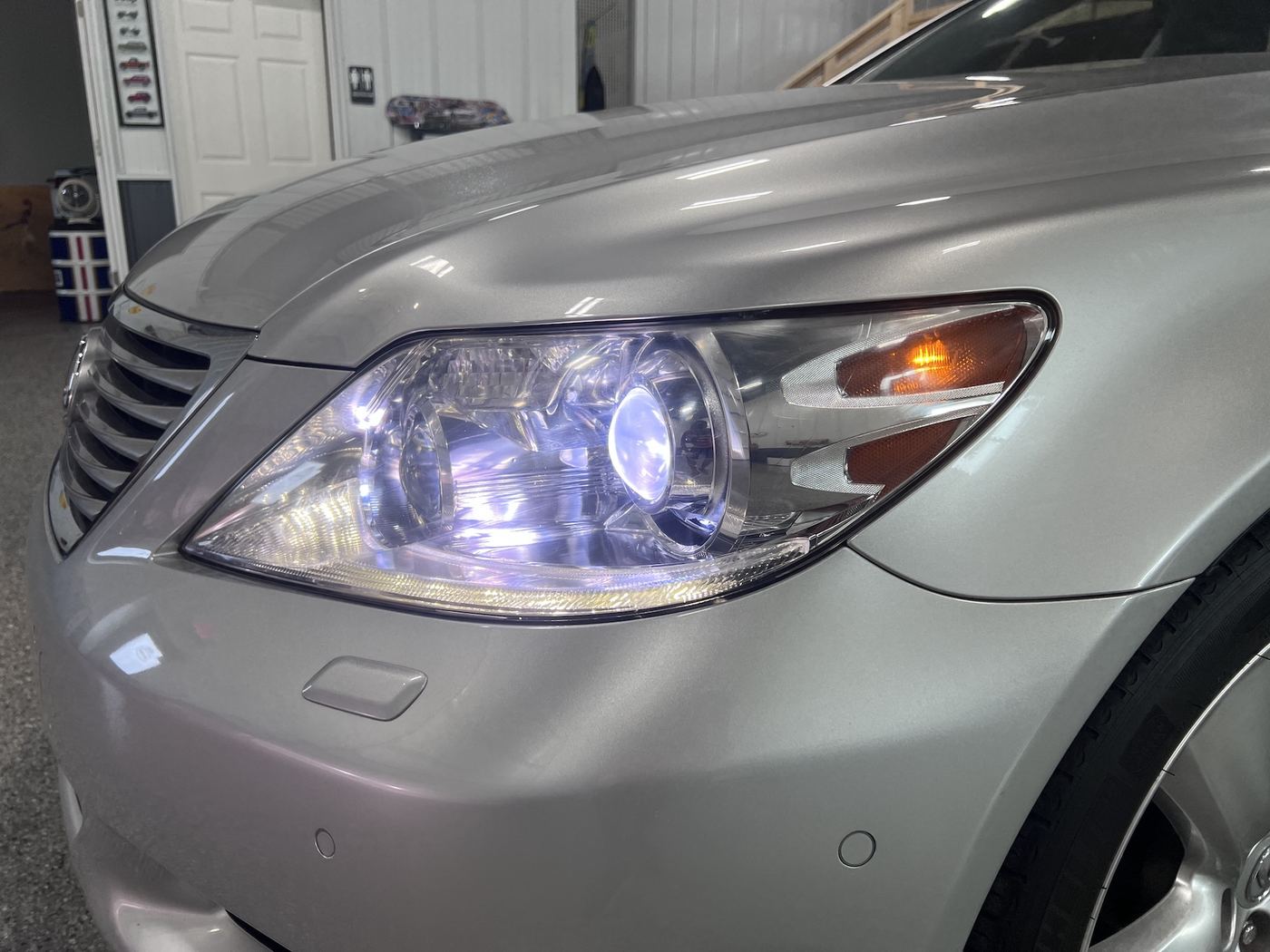 2011 Lexus LS460, photograph 5 of 12