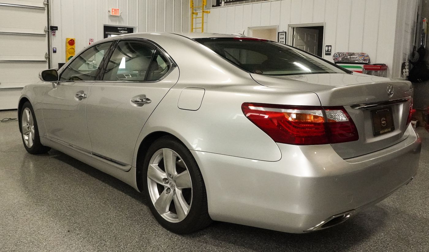 2011 Lexus LS460, photograph 6 of 12