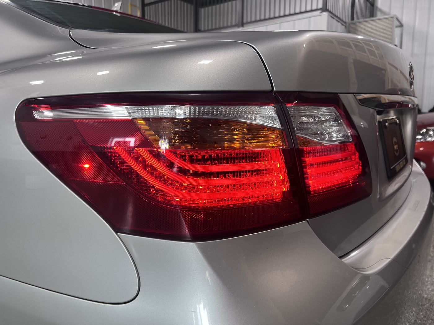 2011 Lexus LS460, photograph 7 of 12