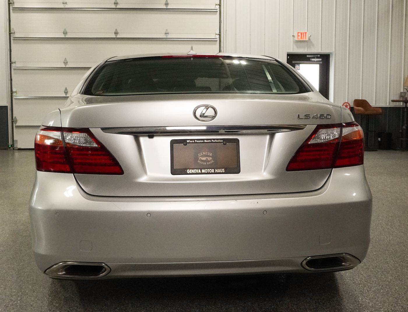 2011 Lexus LS460, photograph 8 of 12