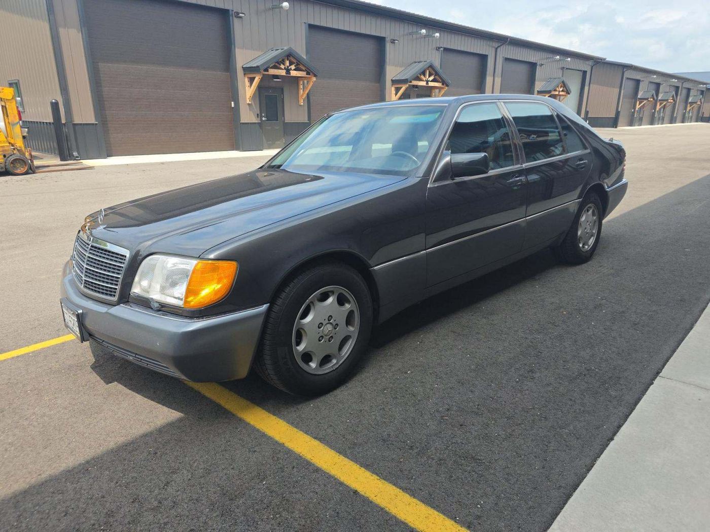 1993 Mercedes-Benz 400 SEL, photograph 2 of 12
