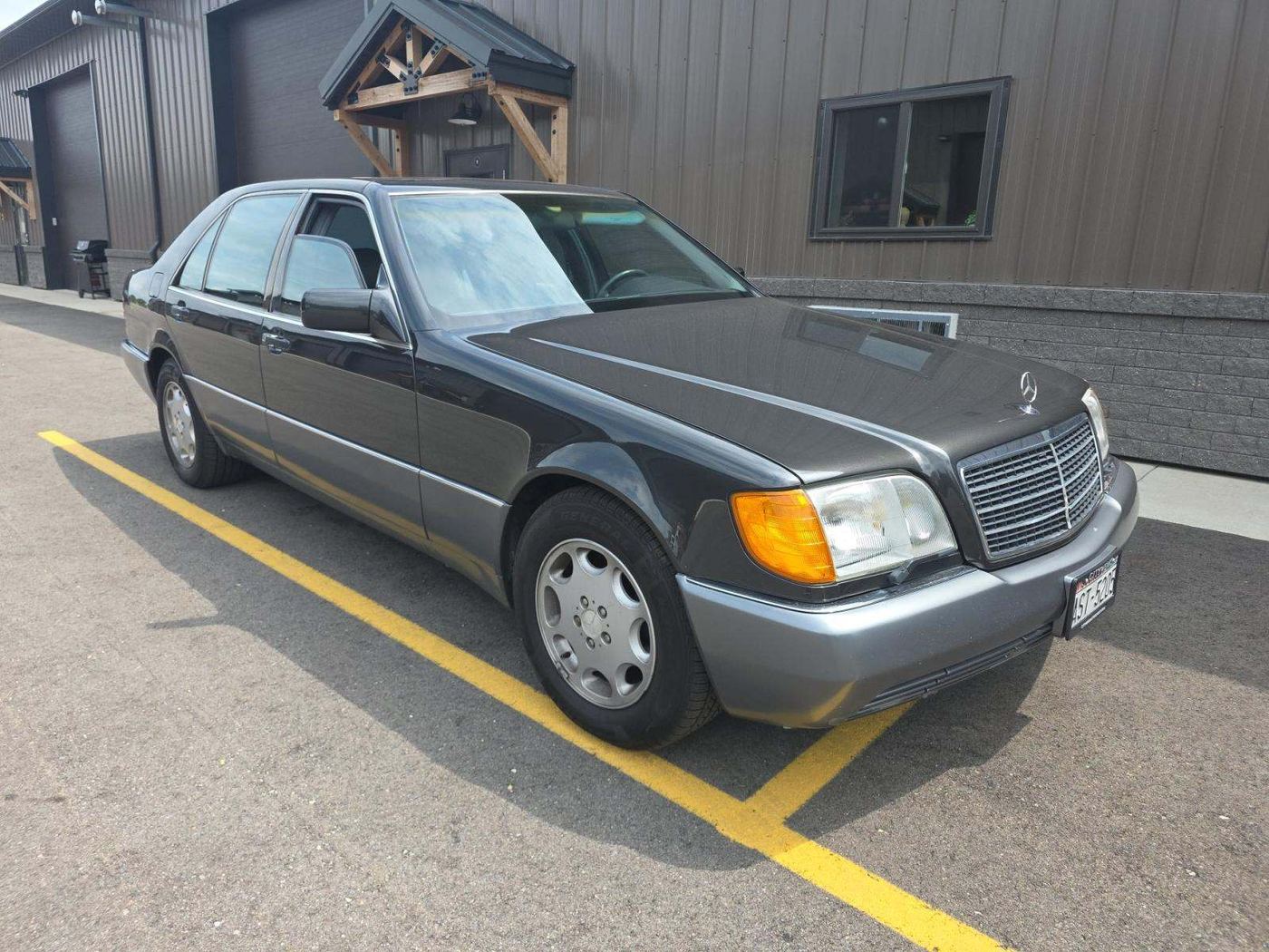 1993 Mercedes-Benz 400 SEL, photograph 3 of 12
