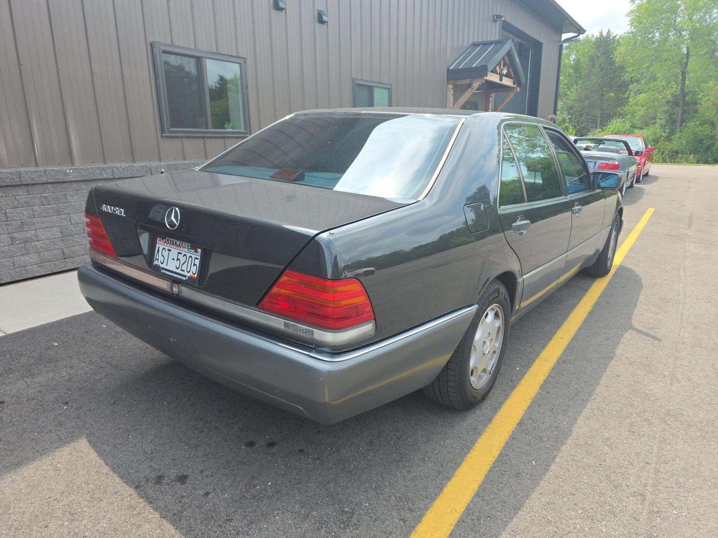 1993 Mercedes-Benz 400 SEL, photograph 4 of 12