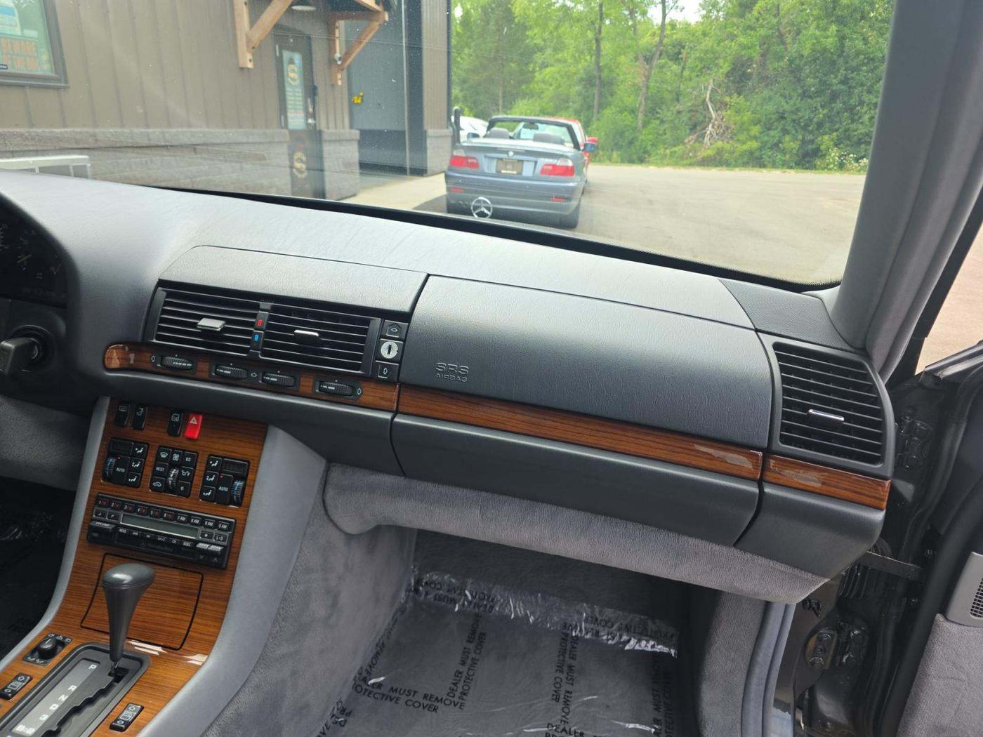 1993 Mercedes-Benz 400 SEL, photograph 10 of 12