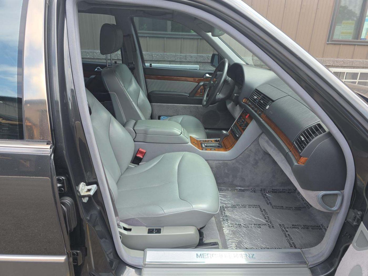 1993 Mercedes-Benz 400 SEL, photograph 11 of 12