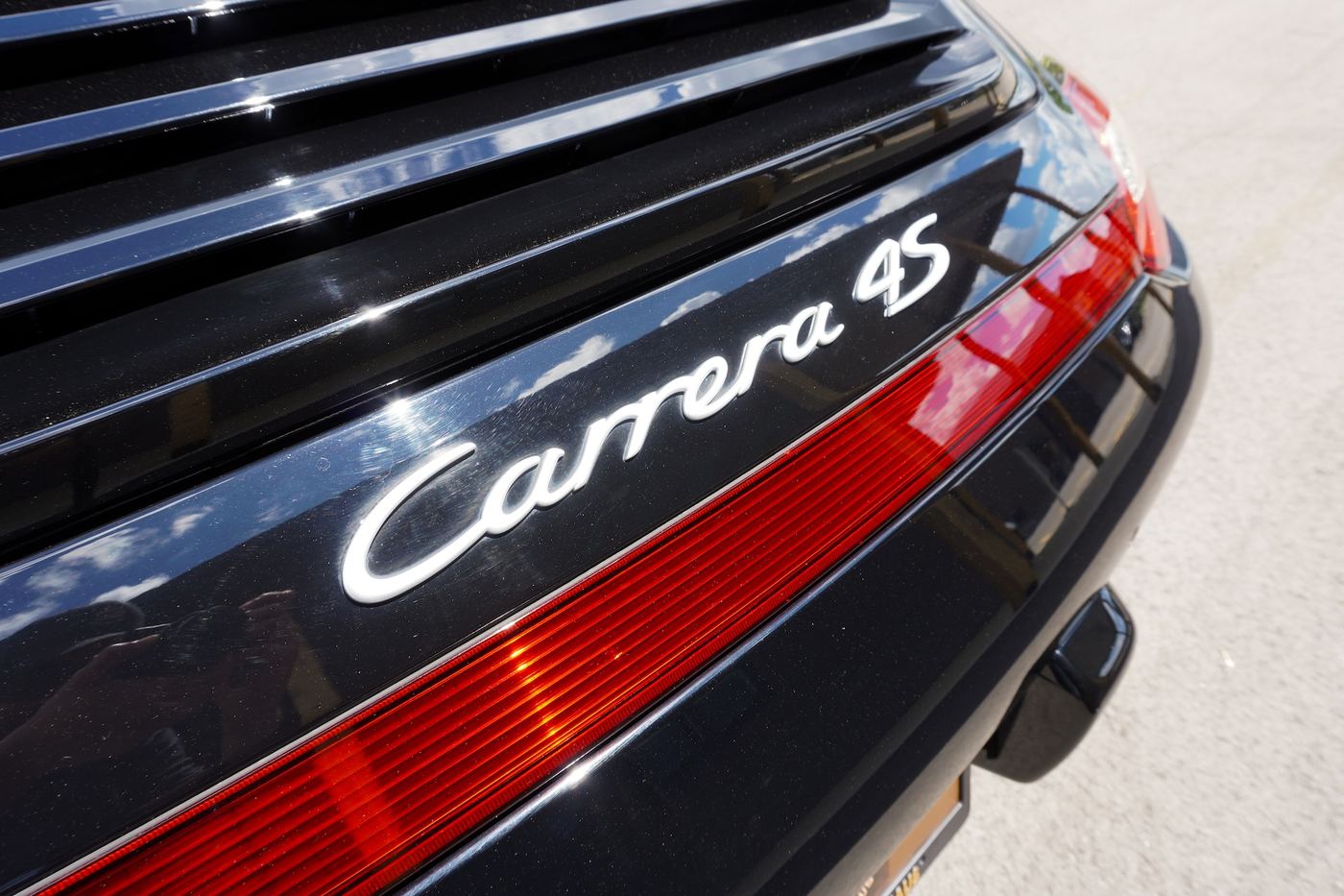 2010 Porsche 911 Carrera 4S, photograph 10 of 12
