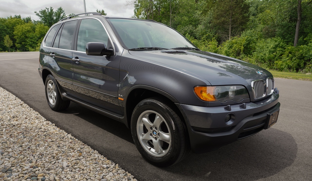 2003 BMW X5 4.4i, grey, on the lot